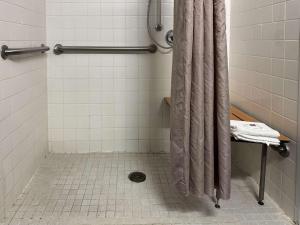 Koupelna v ubytování Motel 6-Joliet, IL - Chicago - I-55