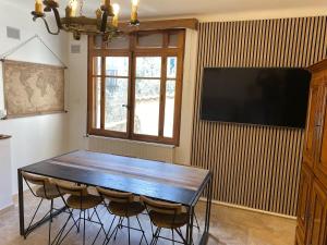 TV a/nebo společenská místnost v ubytování Le Clos des Papes + 78 fotografií