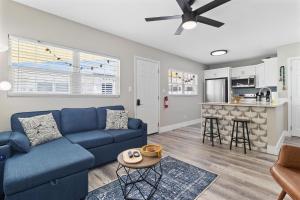 Posezení v ubytování Winter Getaway! Walkable to Beach Access, Restaurants & Nightlife! Beach Equipment Included & Pet Friendly!