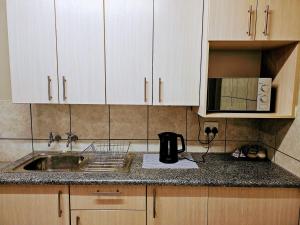 Kuchyň nebo kuchyňský kout v ubytování Cheerful 2-Bedroom Holiday Home