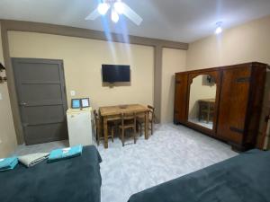 a room with a kitchen and a table and a television at LU DORMIS Alquiler Temporario in Corrientes +5 photos
