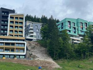 Το κτήριο όπου στεγάζεται  το διαμέρισμα