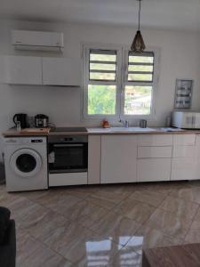 Dapur atau dapur kecil di Grand studio avec belle vue