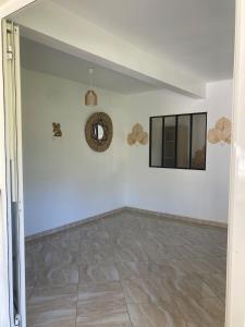 Gambar di galeri bagi Grand studio avec belle vue di Les Anses-dʼArlets