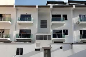 Το κτήριο όπου στεγάζεται  το διαμέρισμα