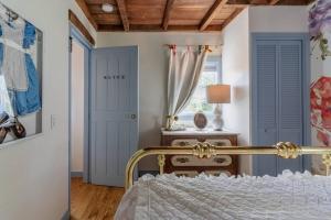 Katil atau katil-katil dalam bilik di Alice in Wonderland Pocono Home