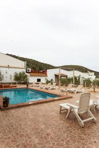 The swimming pool at or close to Molino de Lucero, casa rural