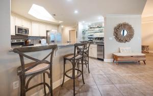 Kuchyň nebo kuchyňský kout v ubytování Phoenix West 308 condo