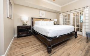 Postel nebo postele na pokoji v ubytování Phoenix West 308 condo + 39 fotografií