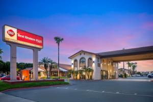 a fast virgin kills sign in front of a hotel at Best Western Plus Ontario Airport & Convention Center in Ontario