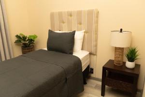 Katil atau katil-katil dalam bilik di Almond Tree Villa Beach Hideaway with Jacuzzi