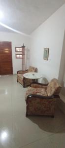 a room with two couches and a table and a table at Don Rufino in Cruz del Eje