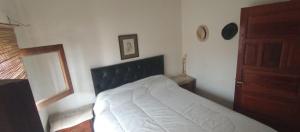 a bedroom with a bed and a wooden door at Don Rufino in Cruz del Eje