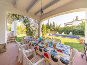 a dining room with a table and chairs at Villa in L'Escala near Platja de Riells Beach in L'Escala