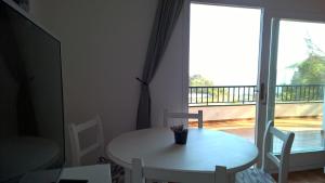 Apartamentos Encanto Del Mar的阳台或露台