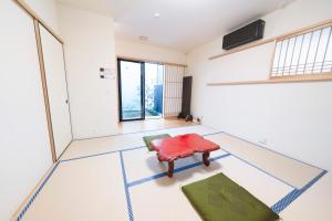 a room with a red stool on the floor at 知輪-chirin- in Sakai
