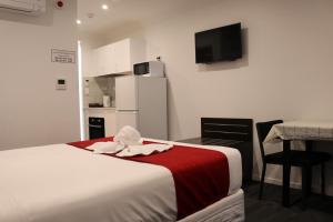 Postel nebo postele na pokoji v ubytování Krishna Motel - Newly Built in Papakura