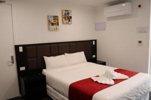 Postel nebo postele na pokoji v ubytování Krishna Motel - Newly Built in Papakura