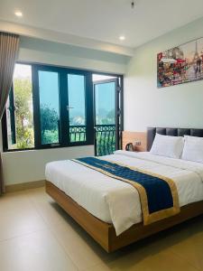Postel nebo postele na pokoji v ubytování Tam Coc Guest House One & Hotel Ninh Binh
