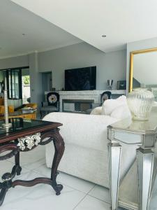 Телевизор и/или развлекательный центр в View at 81