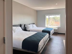 a hotel room with two beds and a window at Studio 6 Richmond-Airport in Sandston