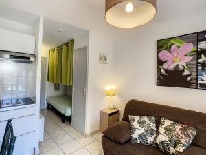 Photo de la galerie de l'établissement Charmant Studio avec Balcon, Wifi et Animaux Acceptés - FR-1-451-217, à Lamalou-les-Bains