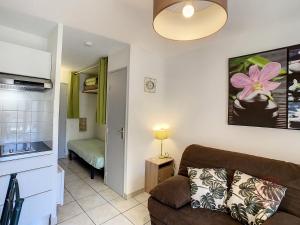 Photo de la galerie de l'établissement Charmant Studio avec Balcon, Wifi et Animaux Acceptés - FR-1-451-217, à Lamalou-les-Bains 10 autres photos