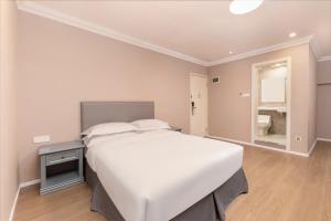 Posteľ alebo postele v izbe v ubytovaní Oak Hotel Chengdu Jiuyanqiao Chuanyin Branch