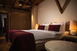 Postel nebo postele na pokoji v ubytování Opera Hotel