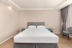 Posteľ alebo postele v izbe v ubytovaní Oak Hotel Chengdu Jiuyanqiao Chuanyin Branch
