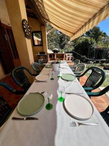 Ristorante o altro punto ristoro di Charming Provençal Villa with pool and garden