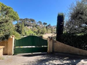 Foto dalla galleria di Charming Provençal Villa with pool and garden a Mougins
