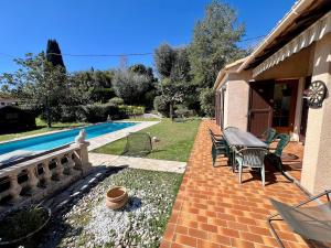 Piscina di Charming Provençal Villa with pool and garden o nelle vicinanze