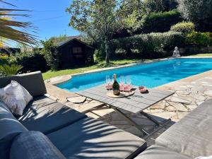 Piscina di Charming Provençal Villa with pool and garden o nelle vicinanze