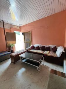 Posezení v ubytování Sainik Homestay