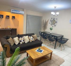 a living room with a couch and a table at El Apart de Aldo y Paty in Encarnación
