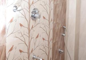 Hotel Starlight Chennai near DLF,L&T,Miot,Tradecenter,Ramachandra medical coll的一间浴室