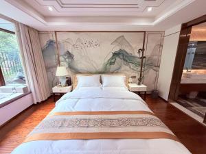 A bed or beds in a room at Yunshan Xiaoyuan