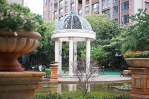 A garden outside Yunshan Xiaoyuan