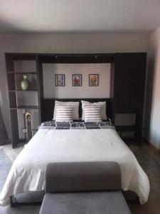 Postel nebo postele na pokoji v ubytování Suites Santa Noche & Spa