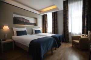 Postel nebo postele na pokoji v ubytování Opera Hotel