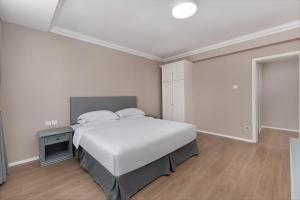 Posteľ alebo postele v izbe v ubytovaní Oak Hotel Chengdu Jiuyanqiao Chuanyin Branch