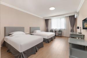 Posteľ alebo postele v izbe v ubytovaní Oak Hotel Chengdu Jiuyanqiao Chuanyin Branch