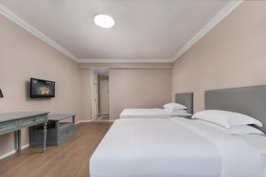 Posteľ alebo postele v izbe v ubytovaní Oak Hotel Chengdu Jiuyanqiao Chuanyin Branch