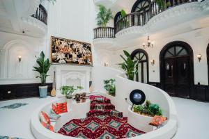 a living room with a round table with pillows at 一千零一夜喀什古城民宿 Kashgar Ancient City Scenic Area in Kashgar