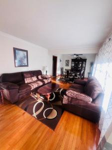 Ruang duduk di Cozy Home in Lilburn, GA