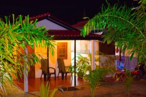 Κήπος έξω από το Jungle View Inn