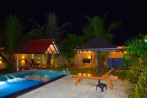 Πισίνα στο ή κοντά στο Jungle View Inn