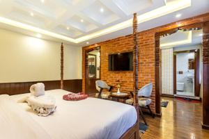 Sjónvarps- og/eða afþreyingartæki á Amarawati Boutique Hotel