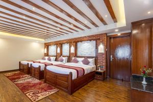 Rúm í herbergi á Amarawati Boutique Hotel